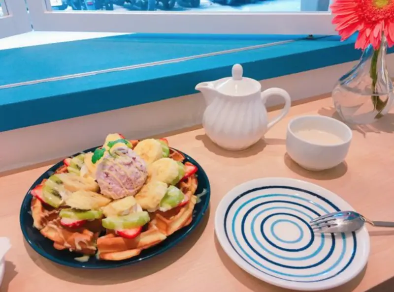 《新北❤️板橋》專業手沖咖啡☕️、浮誇水果鬆餅🥞，棲木商行ChillMoon讓你感到溫暖的咖啡廳