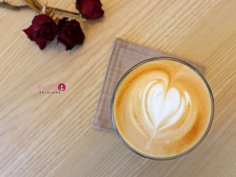 【食記】桃園／中壢「Material café素材日常」．平日不限時/IG/貨櫃屋〃近中原夜市