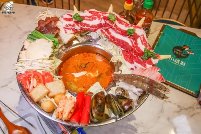 獨特創新爽口開胃的越南風味美食就在小越廚，酸辣開胃之海陸帽子推推鍋 - 跟著尼力吃喝玩樂＆親子生活