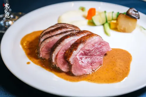 【中肯‧食記】豐舍 B.B.R．捷運大橋頭站｜來大稻埕吃法國傳奇名菜「血鴨」．台魂法料．酒食配！