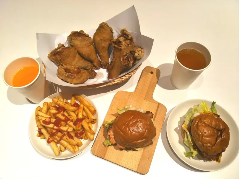 " I.A 國際機長台大店 " 多汁允指美味的現炸嫩雞腿 / 配上份量超夠的日本明太子雞腿堡 &   濃厚異國特色風味的韓國春川炸雞堡