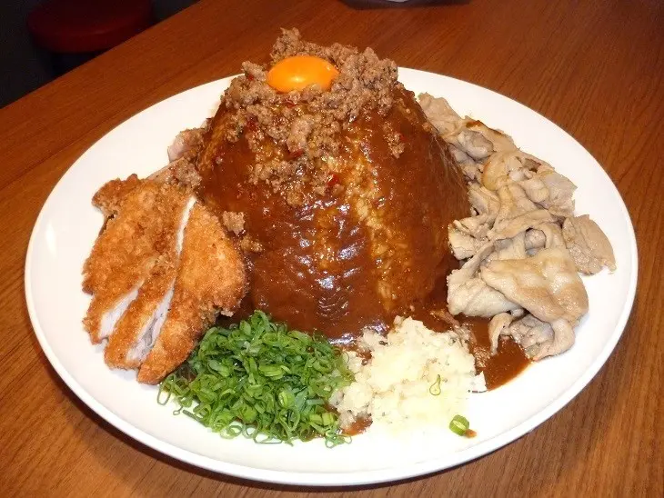 份量十足的咖哩飯,香酥厚實的金賞炸雞,位於台北東區捷運忠孝復興站附近-『體驗券』、『三上咖哩』体驗心得              