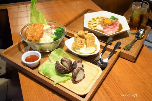 三上咖哩日本的家鄉味巨無霸咖哩回來啦!攪拌。混ぜる笑顔と幸せ