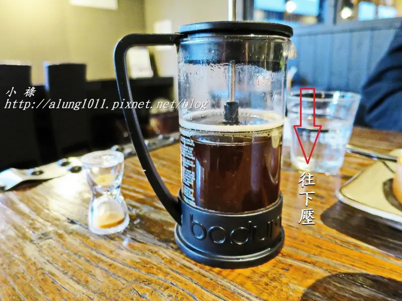 新潟越後湯澤 / 車站前的水屋溫泉咖啡 / 沙漏計時等待好滋味!!