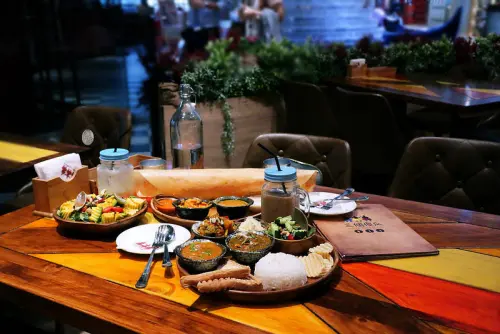 【信義區／世貿101站】3 idiots Toast & Curry- 三個傻瓜 印度蔬食咖哩X 肉食者也滿足!