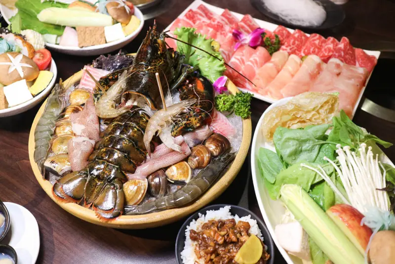 (芝山捷運站)士林火鍋/台北火鍋-天鍋宴-芝山店,主打澎派海鮮鍋,可共鍋,菜盤換肉盤,聚餐,約會