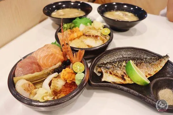 [食記/台北天母] 浮誇 贅沢三昧 天母SOGO 捷運芝山站 美食街也能吃到彭派海鮮丼 平實價格奢華享受