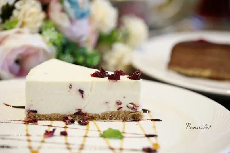 苗栗市美食》花甜咖啡屋。廢墟老宅翻修,搖身變馬卡龍色系的紫色小屋 - Nana愛旅行札記