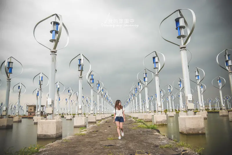 《彰化芳苑》王功風力發電區 有如闖入外星球的奇幻魔法陣地