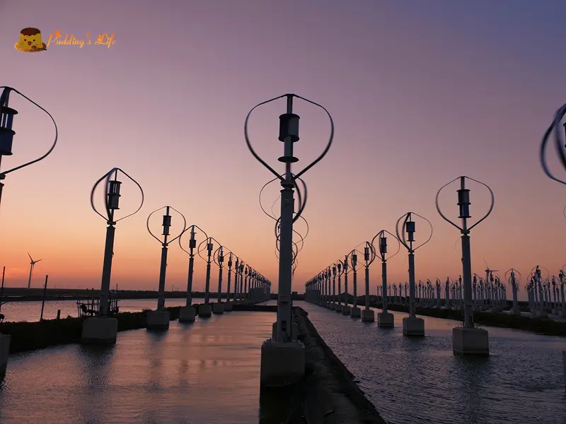 【彰化旅遊】芳苑-夕陽下的巨型打蛋器《王功風力發電區》王功漁港IG打卡景點