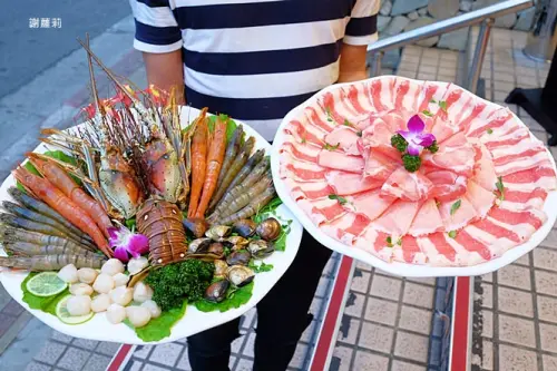 台北火鍋 | 火鍋世家 石牌尊爵店。老牌火鍋全新二代店，隱藏版30盎司霸氣大盤肉，超高CP值價格讓你嚇一跳！(石牌站)