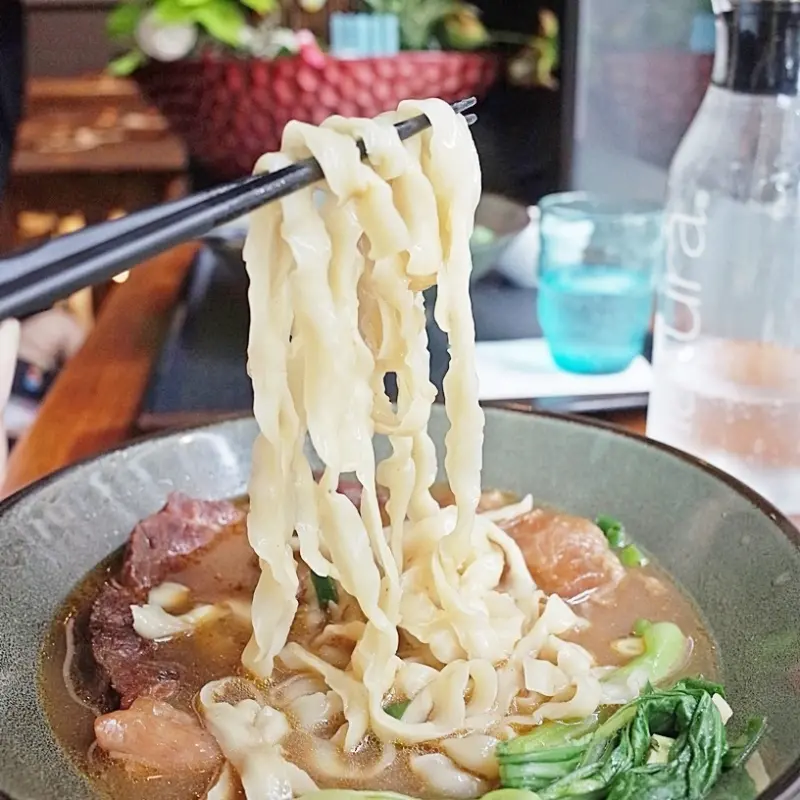 【好食分享】新竹忠孝新開幕厚醍牛肉麵，超大牛肉入口即化的牛筋，激推必吃