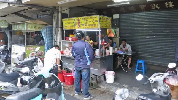 【三重美食】中華路油飯-值得推薦的美味無名路邊攤