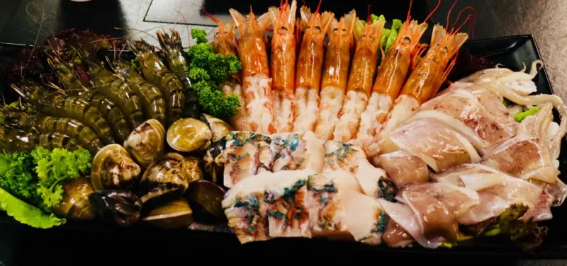 中山區火鍋推薦~"天干物燥-老子今天吃火鍋『台灣火鍋專賣店』",忠孝新生站高CP值火鍋,讚岐烏龍麵及Routin1883果露氣泡水無限享用,夏季吃鍋就是狂~~