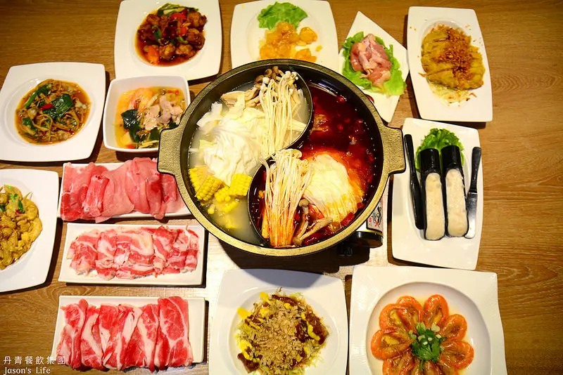 【台中西區｜美食】吃到飽新店開幕，50道以上的辦桌現炒手路菜夠味又好吃，還有鴛鴦火鍋吃到飽，趕快來嚐鮮。丹青餐飲集團