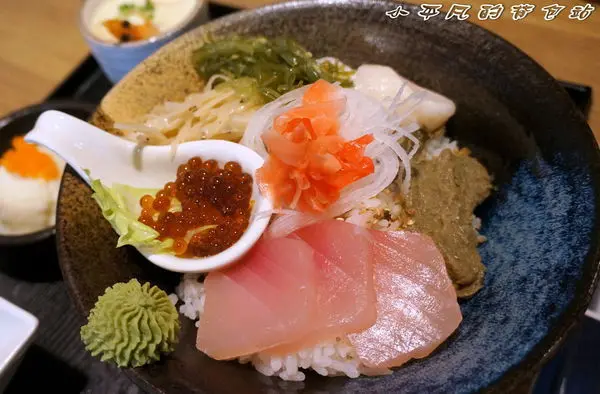 《台中沙鹿美食》合禾町 日式料理◎每日生鮮漁貨現作的平價定食丼飯◎CP值爆破的唐揚炸雞◎福安黃昏市場後方隱藏版的精緻料理＆多樣創意美味小品◎小平凡/美食篇◎