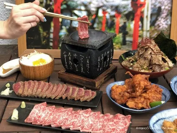 台中美食│嵐山熟成牛かつ專売-台中大里旗艦店〃好吃炸牛排，在台中也吃的到啦！人潮爆多，建議先訂位～              