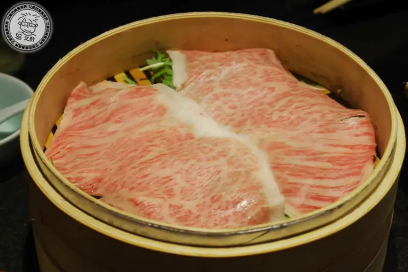 犒賞自己吃和牛剛好而已，不用飛日本在台灣就有全新和牛鍋物體驗．蘭亭和牛極緻鍋