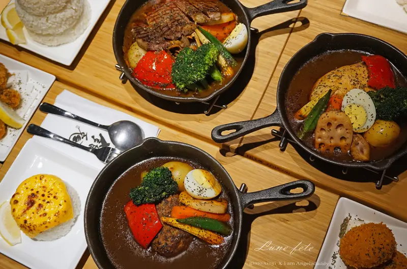 【2018咖哩爭霸戰冠軍-銀兔湯咖哩】 市府捷運/信義分店 來自北海道的濃郁咖哩湯頭 參賽料理：厚切牛排湯咖哩 肉質多汁又帶有嚼勁 清爽甘甜的咖哩湯汁 讓每一口都充滿幸福好味！