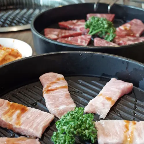 【好食分享】新竹市區吃到飽，夜店風格燒BAR靠近圓環/火車站走路只要五分鐘，晶品城好停車