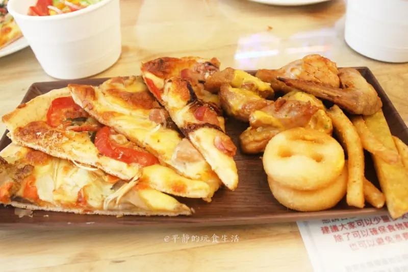 【台中北區】一中街夢幻義米蘭手作披薩炸物吃到飽~蒂芬妮藍舒適裝潢無論聚餐、約會都合適!