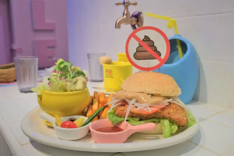 歡樂便所主題餐廳｜反差萌打卡特色餐廳！屎尿橫飛鮮果茶、辣肛麻辣鍋樣樣奇特命名餐點！台北士林下午茶餐廳推薦、台北打卡景點推薦