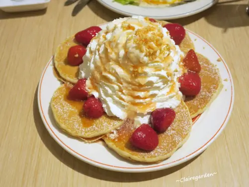 台北 捷運市政府站 Eggs n Things~真的好好吃，一點都不甜膩火山鬆餅