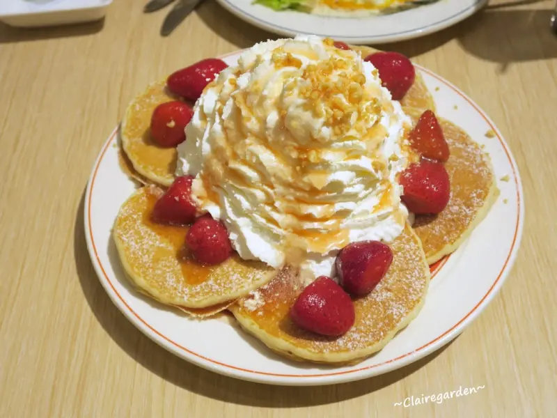 台北 捷運市政府站 Eggs n Things~真的好好吃，一點都不甜膩火山鬆餅