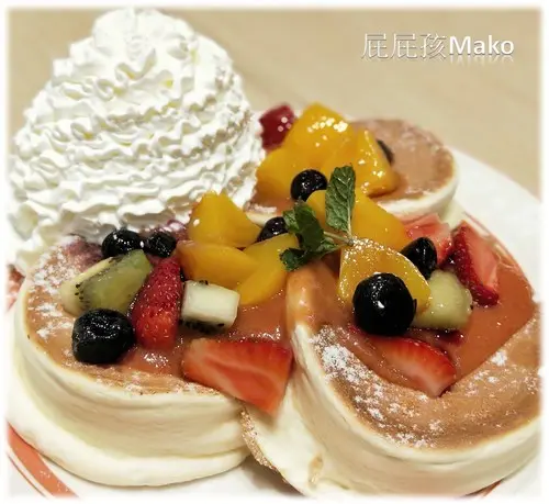 【台北美食Ｆｏｏｄ】日本第一人氣排隊鬆餅_Eggs ‘n Things 台北微風松高店_令人驚艷的招牌鮮奶油火山鬆餅