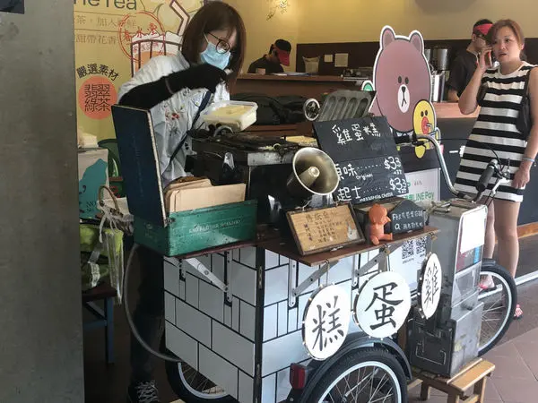 <無名雞蛋糕> 永和超夯排隊美食~熱熱吃滿滿起司~牽絲斷不了~外皮酥脆口感扎實~一定要來吃阿 ~~~~~~~~ 2018.06