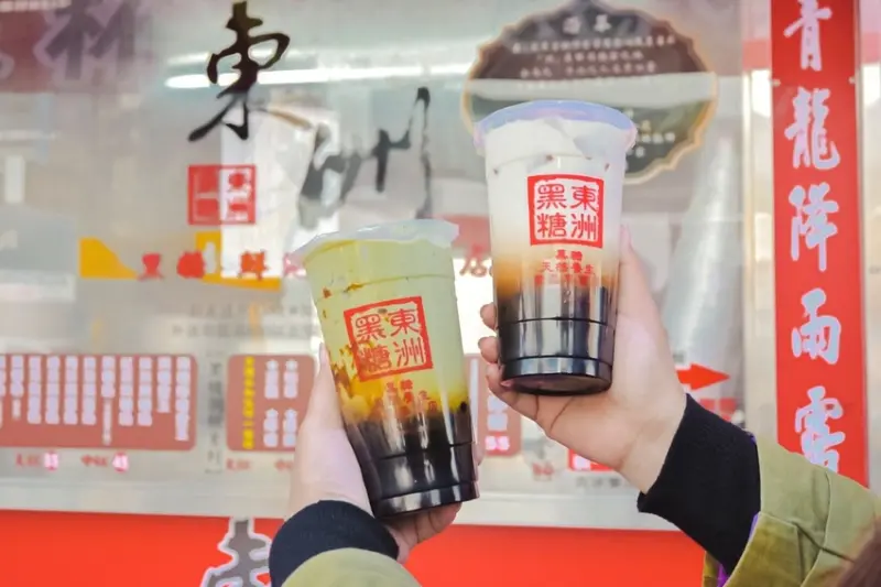 【台南飲料】東洲黑糖總店：早上7點就開門營業的台南飲料排隊店，人氣美食黑蛋奶(黑糖珍珠奶茶)超推薦