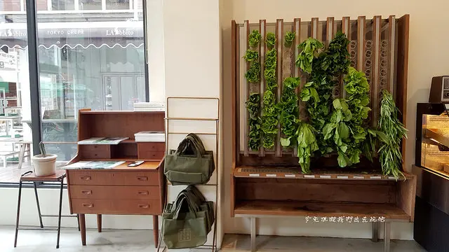 vege creek 蔬河蔬食滷味(台中)。蔬菜牆。蔬食滷味