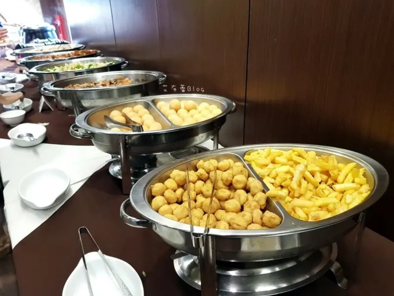 《高雄美食》芳城市庭園餐廳❤週六日限定~中式自助早餐吃到飽只要145元！！