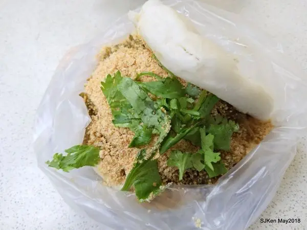 (台北五分埔商圈美食)「松山割包」--- 老字號美味刈包與四神湯。