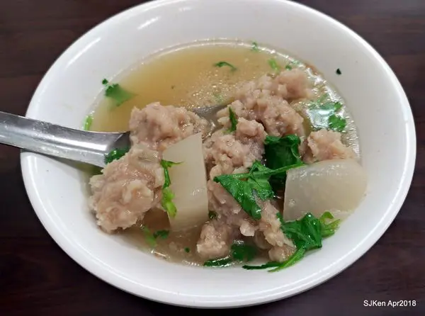 (台北捷運板南線龍山寺站周邊美食)萬華夜市「大鼎肉羹」 --- 50年歷久彌新的美味老字號小吃。