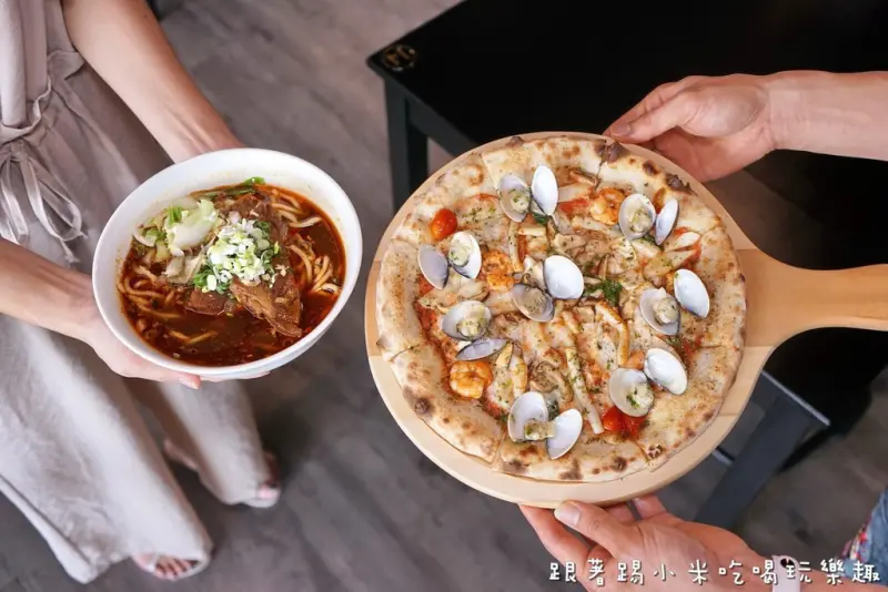 貳食話。眷村男孩台灣牛肉麵X土耳其熟男拿坡里披薩。一次可以同時享受中西合併美味所在--踢小米食記