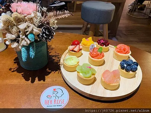 【台北大同/甜點】Her Rose玫瑰系甜點★超粉嫩的童話世界-還有超可愛店狗陪你一起吃甜點~