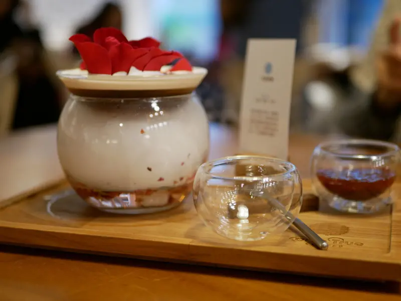 (胖樺食記)大安區超推薦咖啡廳「成真咖啡come true coffee」/捷運東門站美食/永康街不限時不收服務費網美店/完整菜單/舒芙蕾厚鬆餅花漾瑰蜜