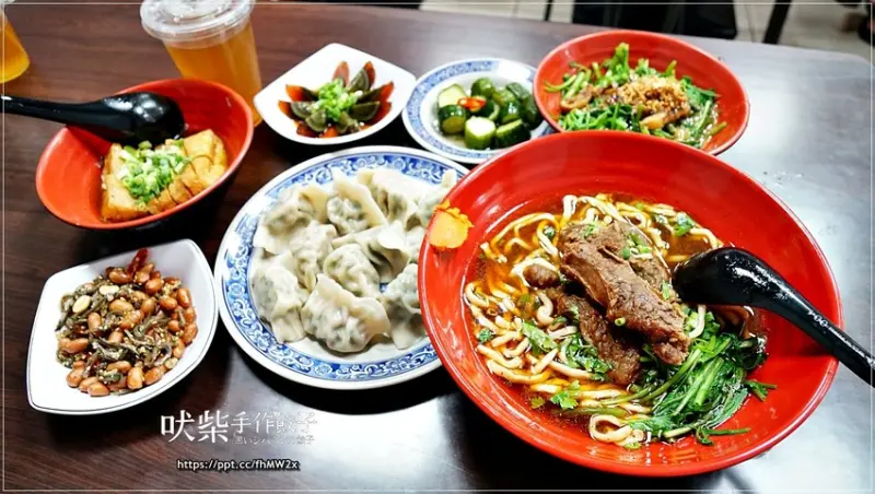 【新莊美食新莊水餃】吠柴手作餃子／銅板美食～暴走柴牛肋拉麵，可以點很大碗，也可以點碗很大，特製辣牛油自家自己做的，香辣不油膩，外帶手作生水餃一顆只要5元