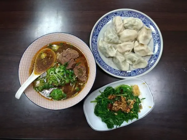 【新北｜新莊美食】吠柴手作餃子｜水餃 x 牛肉麵，寧願做到倒店也絕不偷工減料
