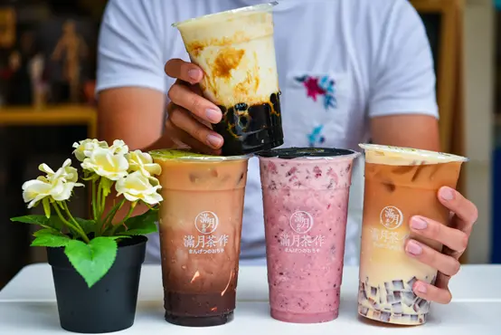 滿月茶作大業店：台中南屯區美食-手搖飲料新品牌，日本老闆來台創業，還有黑糖控必喝的黑糖波霸鮮奶！