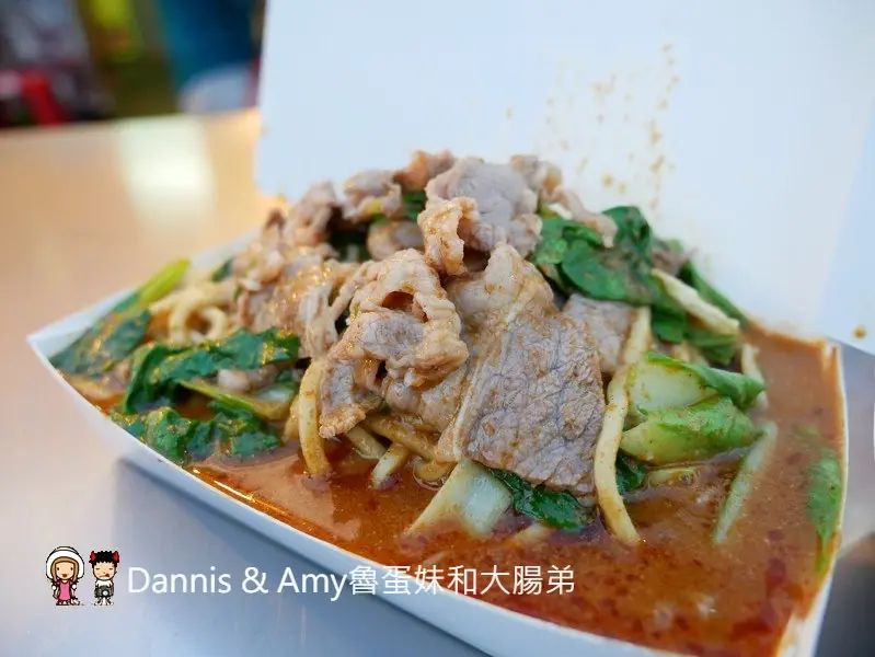 《新竹空軍醫院小吃》阿財羊肉炒麵。牛肉炒麵。當歸羊肉補湯 ︱空軍醫院旁 （影片） - Dannis & Amy魯蛋妹和大腸弟