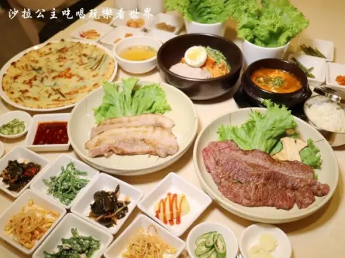 韓國外食族不可或缺韓國烤肉『韓品肋排』信義區101/ATT 4 FUN美食/小菜/白飯/生菜/無限供應/捷運象山站