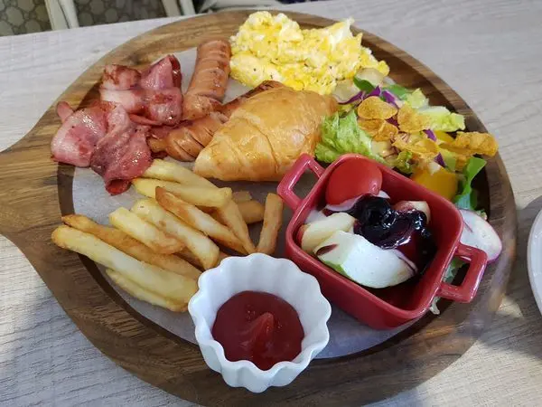 苗栗縣頭份市 尚順附近 [老派的約會] 早午餐 簡餐 下午茶 網美風格 公主風 超適合拍照呀~~ 氣氛佳 2019食記