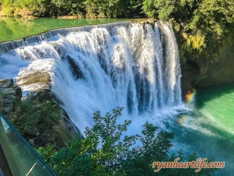 【新北平溪旅遊景點】《十分瀑布》—平溪線一日遊絕不能錯過的全台最大簾幕式瀑布～by 獅子心的吃喝玩樂