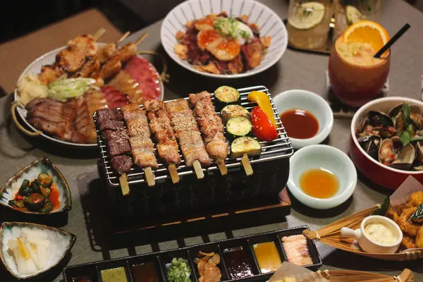 台中美食｜我流精緻烤物-創意串燒配上八色沾醬，週三懷舊復古之夜享優惠