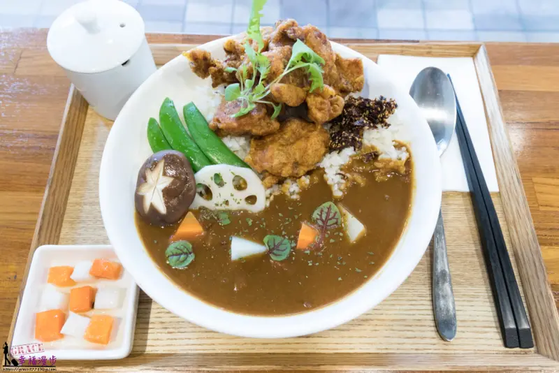台中OFFER CURRIES 咖哩厚 –全台獨家以台灣茶加入咖哩風味濃醇，搭配昆布茶湯可變成日式茶泡飯 ，雙重吃法品嘗到最佳的美味