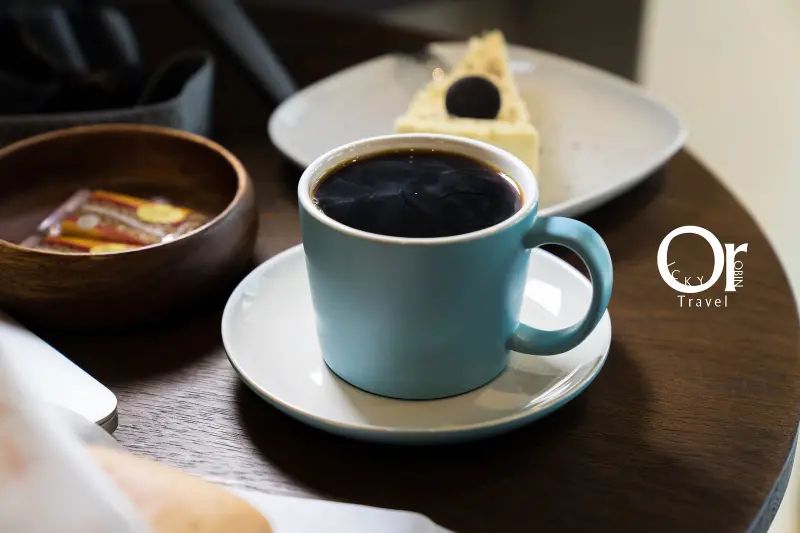 士林咖啡廳｜左巴咖啡，藏在巷子內的咖啡店，烘豆職人精神，每一杯手沖單品咖啡都能有不同層次的驚喜 - 歐奇羅賓的攝影漫步