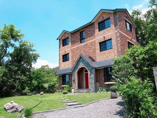 【邊境之丘咖啡】2018宜蘭新開景觀餐廳/隱藏於猴洞坑內的山林景觀咖啡/彷佛走入山中城堡小木屋