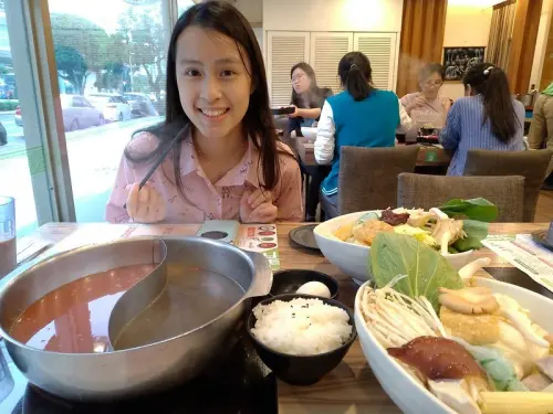 【北捷｜亞東醫院美食】鼎川霖鍋物｜湯底任選不加價，大推帶骨雞腿！